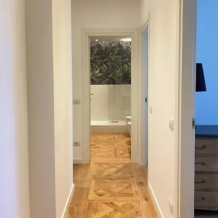 Modern Elegance In Milan's Core * Mailand