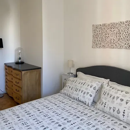Modern Elegance In Milan's Core Mailand